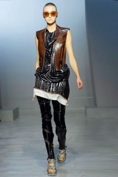 Look 32